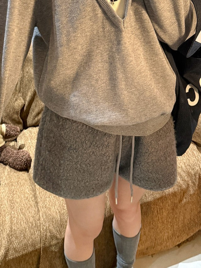 ループボアパンツ レディース パンツ ボトムス ショートパンツ ショート 膝上 フェミニン もこもこ ふわふわ ハイウエスト ボア かわいい シンプル カジュアル おしゃれ こなれ感 ラフ キュート 抜け感 ナチュラル 無地 秋 冬 学生 学校 通学 デート お出かけ イベント 旅行 女子会 休日 ショッピング ライブ 合コン カフェ 普段使い 着回しインスタ映え S M L ホワイト ブラック ブラウン グレー ベーシックカラー 秋カラー