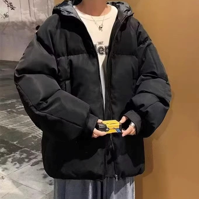 アウター ジャケット 長袖 フード付き 前開き ファスナー ポケット 中綿 ミディアム丈 シンプル レトロ おしゃれ かっこいい カッコイイ 格好いい カジュアル こなれ感 個性的 主役級 存在感 レトロ ラフ ルーズ 抜け感 冬 ベーシック ナチュラル クール スポーティー 無地 男性用 メンズ サラリーマン パパ 学生 通学 デート お出かけ 旅行 休日 アウトドア カフェ ショッピング 普段使い デイリー 着回し 男女兼用 お揃い ペア M L XL 2XL 3XL 4XL 暖かい トレンド モテ