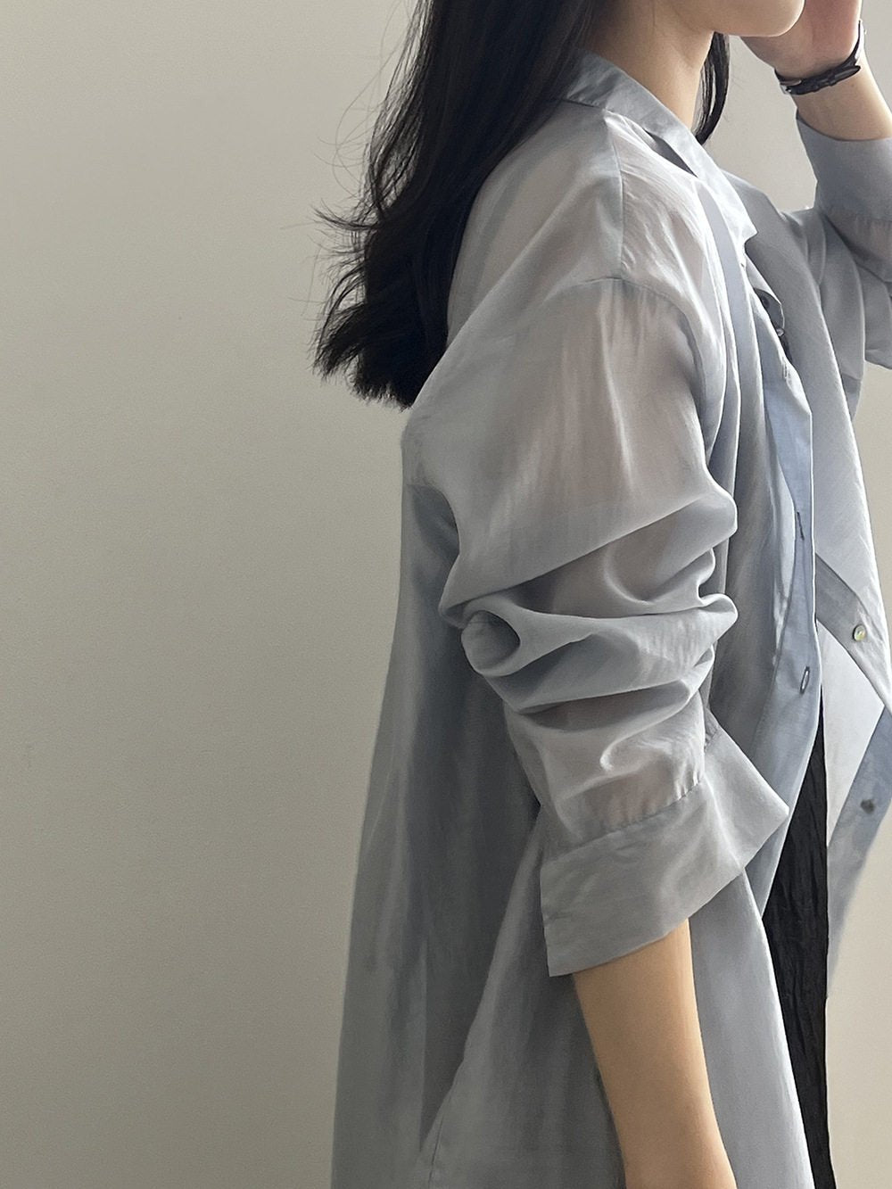 レディース シャツ ジャケット 長袖 春夏 きれいめ 通勤 前開き 春 白 夏 タイト 細身 薄手 スリット 襟付き タイ 都会的 レギュラー ボタン ポリエステル 着痩せ UVカット