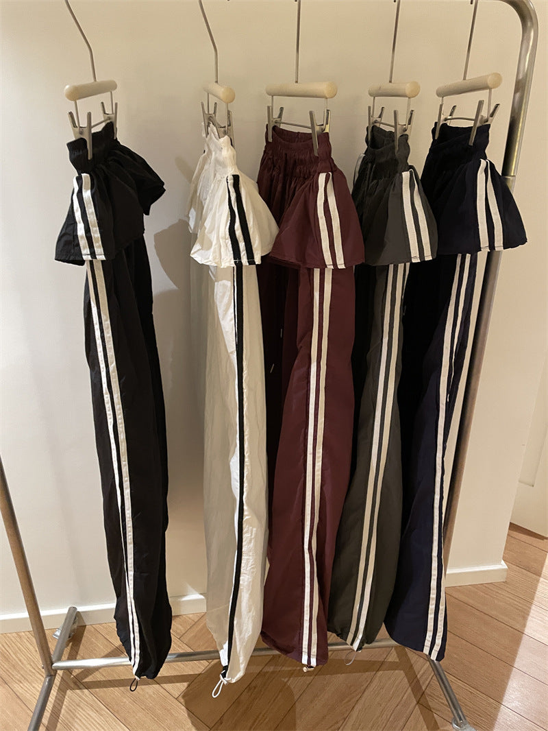 レディース パンツ ボトムス ロングパンツ ロング ワイド フレア ストレート Iライン フリル ポケット ハイウエスト ウエストゴム 薄手 大人可愛い シンプル カジュアル おしゃれ かっこいい こなれ感 ラフ ボーイッシュ スポーティー 個性的 主役級 存在感 春 夏 秋 冬 ロングシーズン ママ デート お出かけ 旅行 ジム 公園 女子会 合コン 重ね着 韓国 オルチャン 楽ちん 体型カバー 普段使い 着回し レイヤード インスタ映え フリーサイズ 白 ホワイト 黒 ブラック