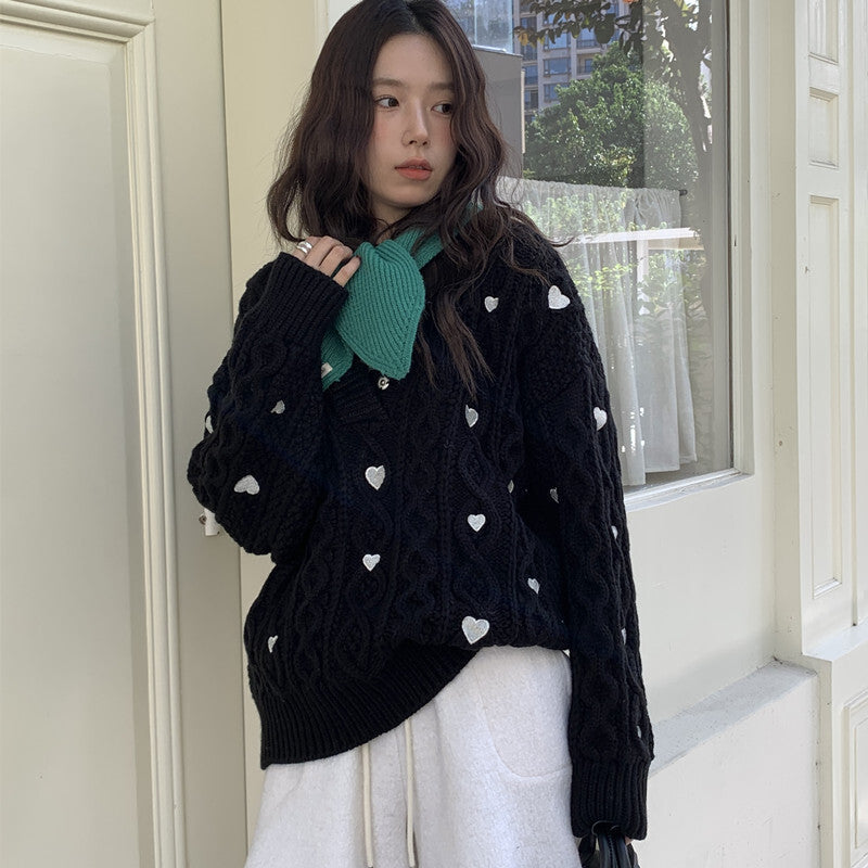 レディース トップス ニット セーター ミディアム 長袖 ヘンリーネック オーバーサイズ フェミニン かわいい 大人可愛い シンプル カジュアル おしゃれ こなれ感 ラフ ガーリー ルーズ 個性的 存在感 キュート ナチュラル ケーブル柄 ハート柄 秋 冬 ママ 通勤 学生 学校 部活 デート お出かけ お泊まり アウトドア 旅行 公園 女子会 休日 ショッピング ライブ カフェ ランチ お家時間 韓国 コーデ 普段使い モテ ゆったり ゆる フリーサイズ ブラック ベージュ ベーシックカラー 大人カラー