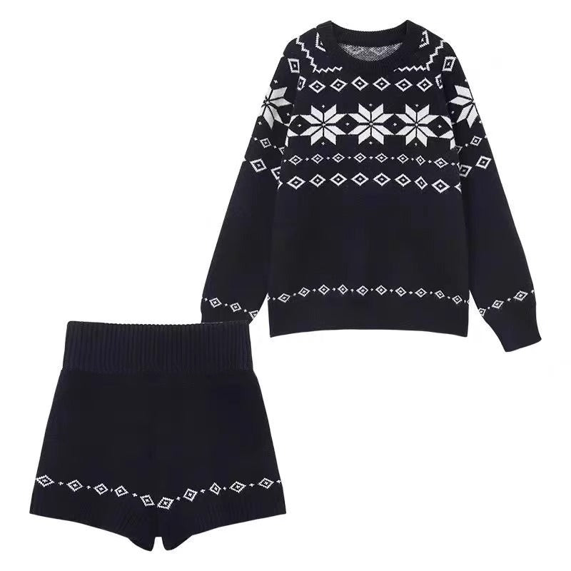 レディース トップス パンツ ボトムス ニット セーター プルオーバー セットアップ ミディアム ショートパンツ ショート 膝上 長袖 ドロップショルダー クルーネック 襟なし オーバーサイズ 編み込み 伸縮性 かわいい 大人可愛い シンプル カジュアル 上品 おしゃれ レトロ こなれ感 ラフ 存在感 抜け感 カントリー ナチュラル ノルディック 秋 冬 クリスマス 学生 学校 通学 デート お出かけ イベント 旅行 休日 ライブ カフェ 脚長 普段使い 着回し インスタ映え S M L ゆったり