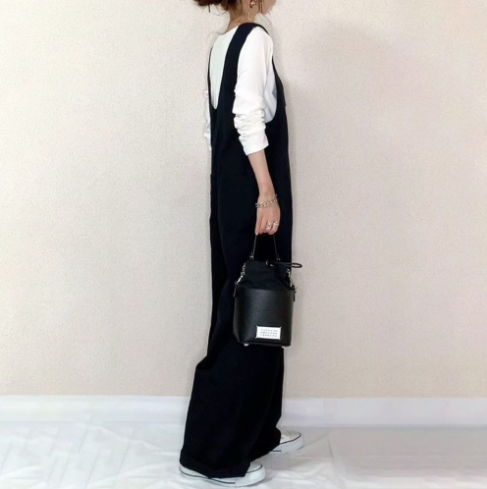オーバーオール レディース サロペット ワイドパンツ ロング フルレングス ノースリーブ Vネック オーバーサイズ 大人可愛い きれいめ シンプル カジュアル 上品 おしゃれ こなれ感 ラフ クール 抜け感 ベーシック ナチュラル 無地 夏 ママ 通勤 学生 通学 学校 デート お出かけ お泊まり アウトドア 旅行 公園 女子会 休日 ショッピング カフェ ランチ お家時間 重ね着 楽ちん 体型カバー レイヤード 定番 ゆったり ゆる フリーサイズ 黒 ベージュ ネイビー ベーシックカラー 大人カラー