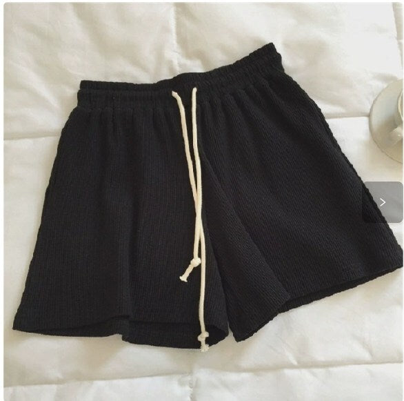 レディース パンツ ボトムス ルームウェア 部屋着 ショートパンツ ワイドパンツ ショート 膝上 フェミニン ポケット ハイウエスト ウエストゴム ドロスト アメカジ 大人可愛い きれいめ シンプル カジュアル 上品 おしゃれ こなれ感 ラフ 抜け感 ベーシック 無地 春 夏 学生 学校 通学 部活 お出かけ お泊まり リゾート 海 ビーチ 公園 休日 ショッピング お家時間 脚長 普段使い 着回し 定番 M L XL 2XL 大きいサイズ ゆったり 黒 ブラック ライトグレー ダークグレー キャラメル