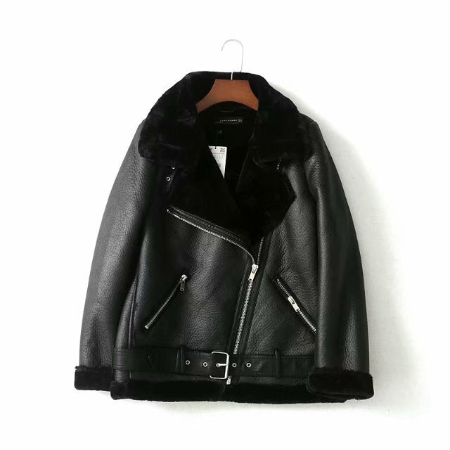 レディース ジャケット アウター 上着 裏起毛 前開き ミディアム レザージャケット ライダースジャケット 長袖 ドロップショルダー 襟付き スタンドカラー オーバーサイズ ファスナー ポケット フェイクレザー フェイクファー シンプル カジュアル おしゃれ かっこいい こなれ感 ラフ メンズライク クール 存在感 無地 秋 冬 ママ 学生 通学 デート お出かけ 旅行 公園 女子会 休日 ショッピング ライブ 防寒 普段使い 着回し XS S M L XL 小さいサイズ ゆったり 黒 茶色 ワインレッド