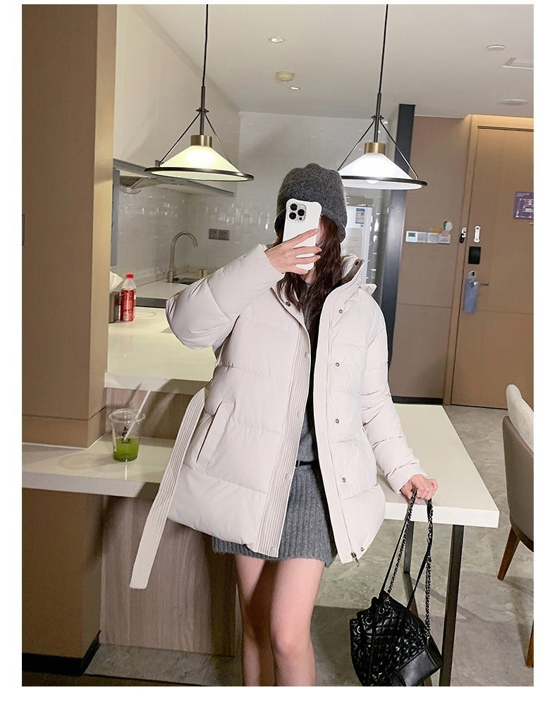 レディース ジャケット コート アウター 上着 中綿ジャケット 長袖 フード 取り外し可能 フェミニン ファスナー ポケット ボタン ウエストベルト 中綿 かわいい 大人可愛い きれいめ シンプル カジュアル 上品 おしゃれ こなれ感 ガーリー エレガント 抜け感 ベーシック 無地 秋 冬 通勤 学生 学校 通学 デート お出かけ お泊まり 女子会 休日 高原 ガーデン ショッピング カフェ 暖かい 防寒 普段使い 着回し 定番 S M L XL ゆったり 黒 ブラック 茶色 ブラウン グレー ベージュ