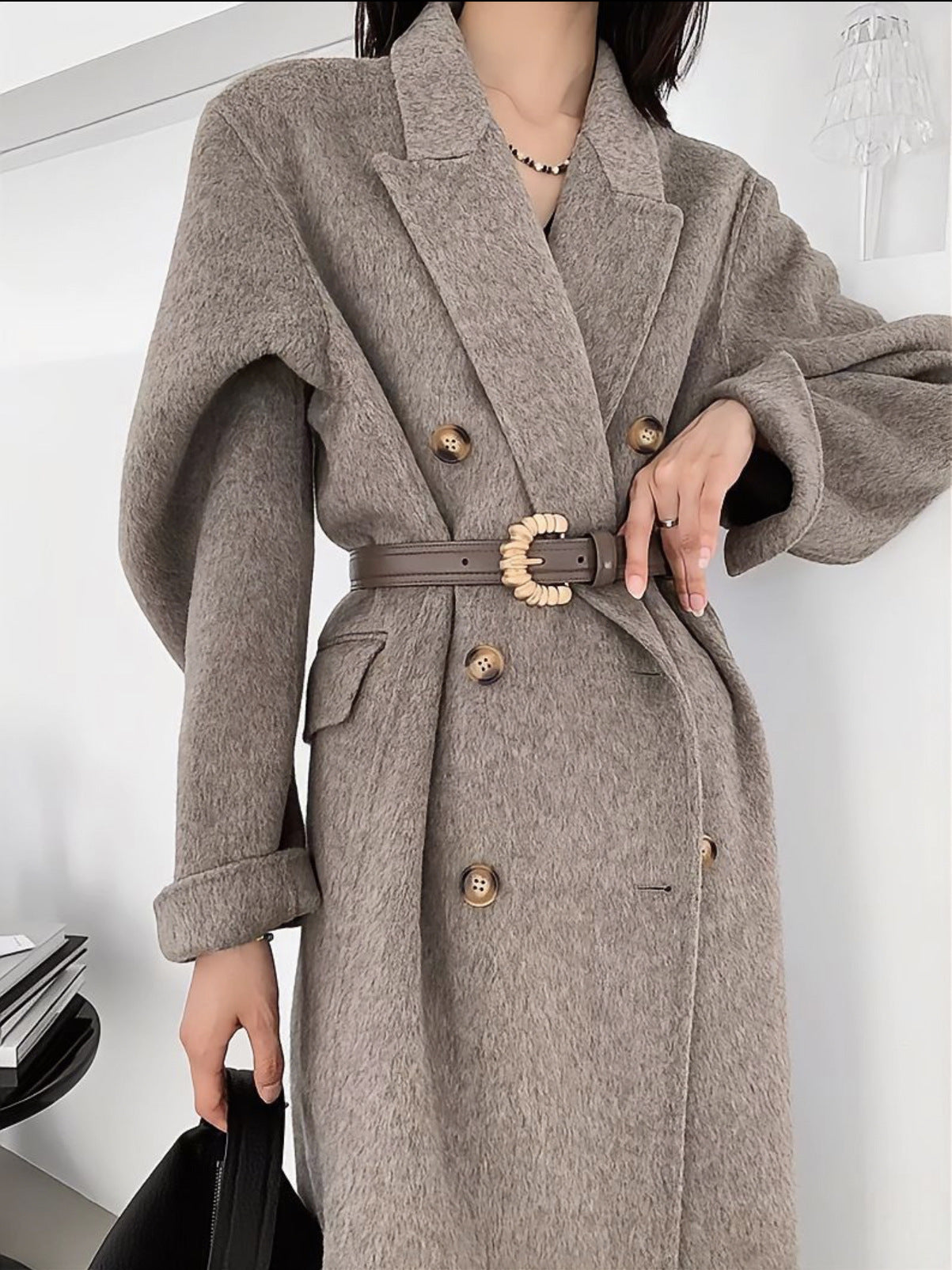 レディース コート アウター 上着 ロングコート ダブルボタン ロング 長袖 Vネック Iライン かわいい 大人可愛い きれいめ シンプル カジュアル 上品 おしゃれ こなれ感 モード系 主役級 存在感 抜け感 都会的 無地 秋 冬 通勤 デート お出かけ お泊まり パーティー イベント リゾート 旅行 レストラン 女子会 休日 バカンス ホテル ショッピング カフェ 暖かい 防寒 体型カバー 普段使い S M 白 ホワイト 黒 ブラック 茶色 ブラウン グレー