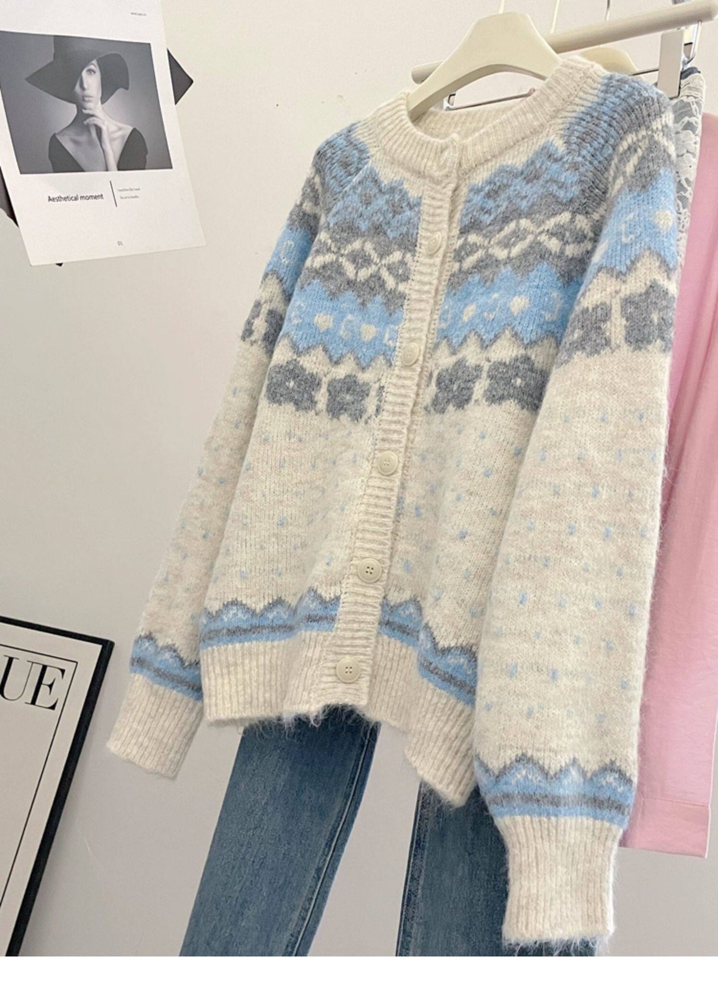 レディース トップス ニット カーディガン ロング 長袖 萌袖 ラウンドネック フード ポケット 前開き ボタン 薄手 大人可愛い おしゃれ かっこいい こなれ感 ラフ 個性的 主役級 存在感 秋 冬 ロングシーズン ママ オフィス ビジネス OL 通勤 デート お出かけ 旅行 ジム 公園 女子会 合コン 重ね着 韓国 オルチャン コーデ 楽ちん 暖かい 体型カバー 普段使い 着回し レイヤード 流行 インスタ映え ゆったり ゆる フリーサイズ グレー オフホワイト