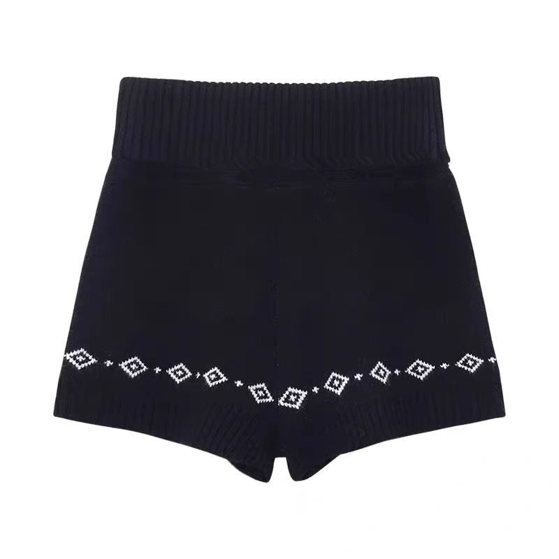 レディース トップス パンツ ボトムス ニット セーター プルオーバー セットアップ ミディアム ショートパンツ ショート 膝上 長袖 ドロップショルダー クルーネック 襟なし オーバーサイズ 編み込み 伸縮性 かわいい 大人可愛い シンプル カジュアル 上品 おしゃれ レトロ こなれ感 ラフ 存在感 抜け感 カントリー ナチュラル ノルディック 秋 冬 クリスマス 学生 学校 通学 デート お出かけ イベント 旅行 休日 ライブ カフェ 脚長 普段使い 着回し インスタ映え S M L ゆったり