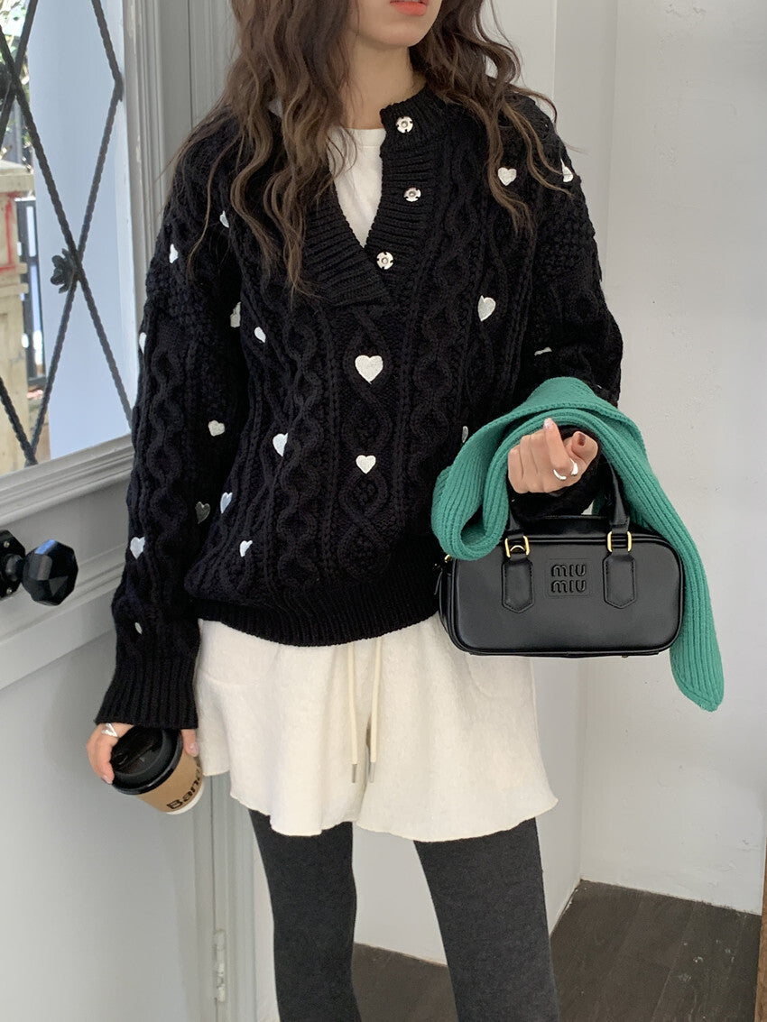 レディース トップス ニット セーター ミディアム 長袖 ヘンリーネック オーバーサイズ フェミニン かわいい 大人可愛い シンプル カジュアル おしゃれ こなれ感 ラフ ガーリー ルーズ 個性的 存在感 キュート ナチュラル ケーブル柄 ハート柄 秋 冬 ママ 通勤 学生 学校 部活 デート お出かけ お泊まり アウトドア 旅行 公園 女子会 休日 ショッピング ライブ カフェ ランチ お家時間 韓国 コーデ 普段使い モテ ゆったり ゆる フリーサイズ ブラック ベージュ ベーシックカラー 大人カラー