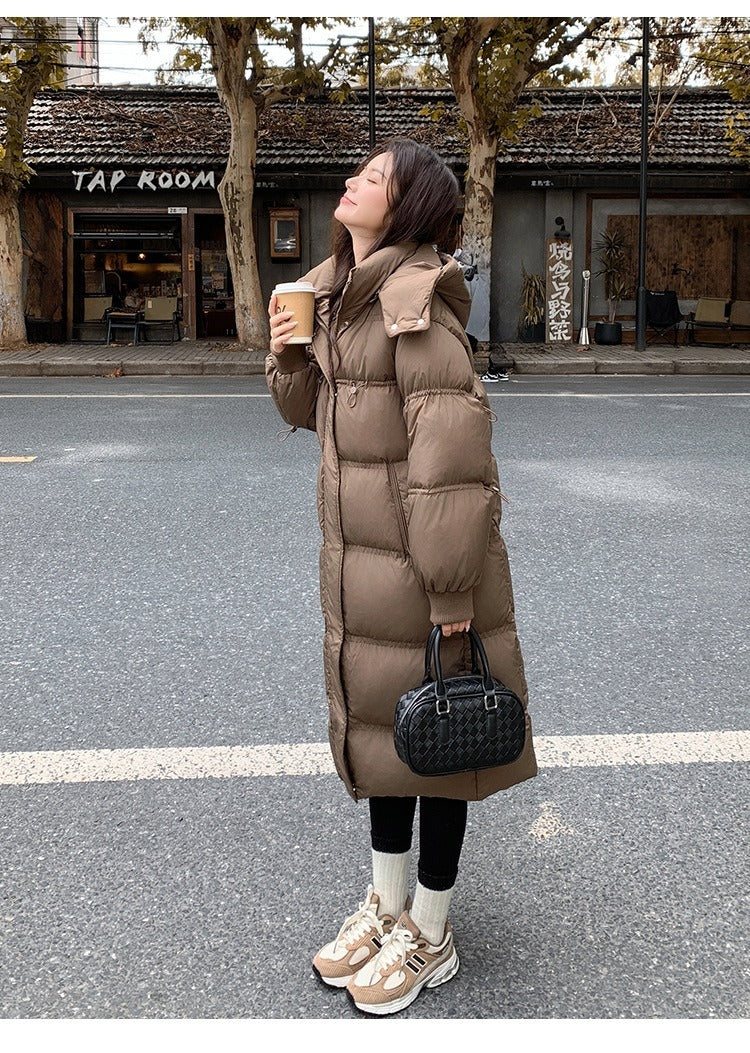 保温裏地付き レディース コート アウター 上着 ダウン 羽織 前開き ダウンコート 膝下 長袖 ドロップショルダー フード ファスナー ポケット ボタン 大人可愛い きれいめ シンプル カジュアル 上品 おしゃれ こなれ感 ガーリー 抜け感 ベーシック 無地 秋 冬 通勤 学生 学校 通学 デート お出かけ お泊まり 女子会 休日 高原 ガーデン ショッピング 暖かい 防寒 普段使い 着回し 定番 XL 2XL 3XL 4XL 5XL 6XL 大きいサイズ ゆったり 黒 ブラック 茶色 ブラウン