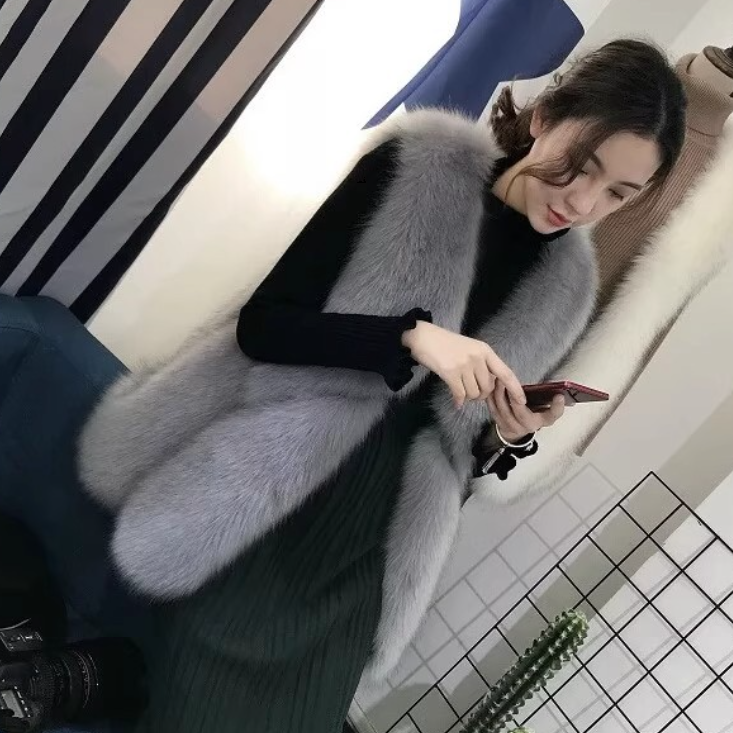 レディース ベスト 上着 ファー 羽織 前開き ミドル丈 袖なし ノースリーブ Vネック 襟なし Iライン フェミニン もこもこ ふわふわ 前開き かわいい 大人可愛い きれいめ シンプル カジュアル 上品 おしゃれ エレガント ラグジュアリー 無地 秋 冬 通勤 デート お出かけ パーティー イベント 旅行 レストラン 女子会 休日 バカンス ホテル ショッピング カフェ コーデ 楽ちん 暖かい 防寒 体型カバー 普段使い S M L XL 2XL 大きいサイズ 白 ホワイト グレー