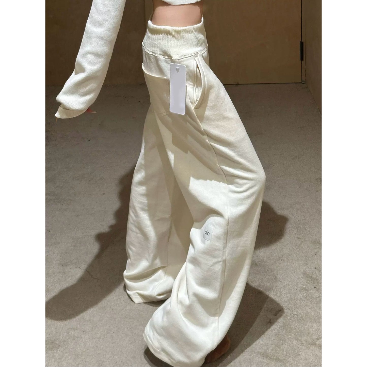 レディース パンツ ボトムス スウェット 部屋着 ストレートパンツ ロングパンツ ワイドパンツ スウェットパンツ ロング マキシ フルレングス ワイド スリム ストレート ドレープ オーバーサイズ  ストリート ポケット ハイウエスト リブ ウエストゴム コットン シンプル カジュアル こなれ感 ラフ ルーズ 無地 タグ 春 秋 冬 ロングシーズン 10代 20代 30代 40代 お出かけ 公園 休日 ショッピング 韓国 コーデ 楽ちん 体型カバー 普段使い S M L XL ブラック 紫 オフホワイト