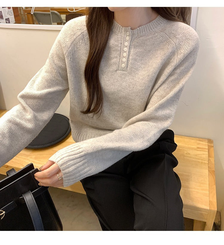 レディース トップス ニット セーター プルオーバー ミディアム 長袖 ラグラン ラウンドネック ボタン かわいい 大人可愛い きれいめ シンプル カジュアル 上品 おしゃれ こなれ感 個性的 ベーシック ナチュラル 無地 春 秋 冬 ママ 通勤 学生 学校 通学 デート お出かけ 旅行 公園 女子会 休日 ショッピング お花見 合コン コンパ 婚活 モテ 清楚 定番 S M L 黒 グレー ベージュ ブルー ベーシックカラー 大人カラー