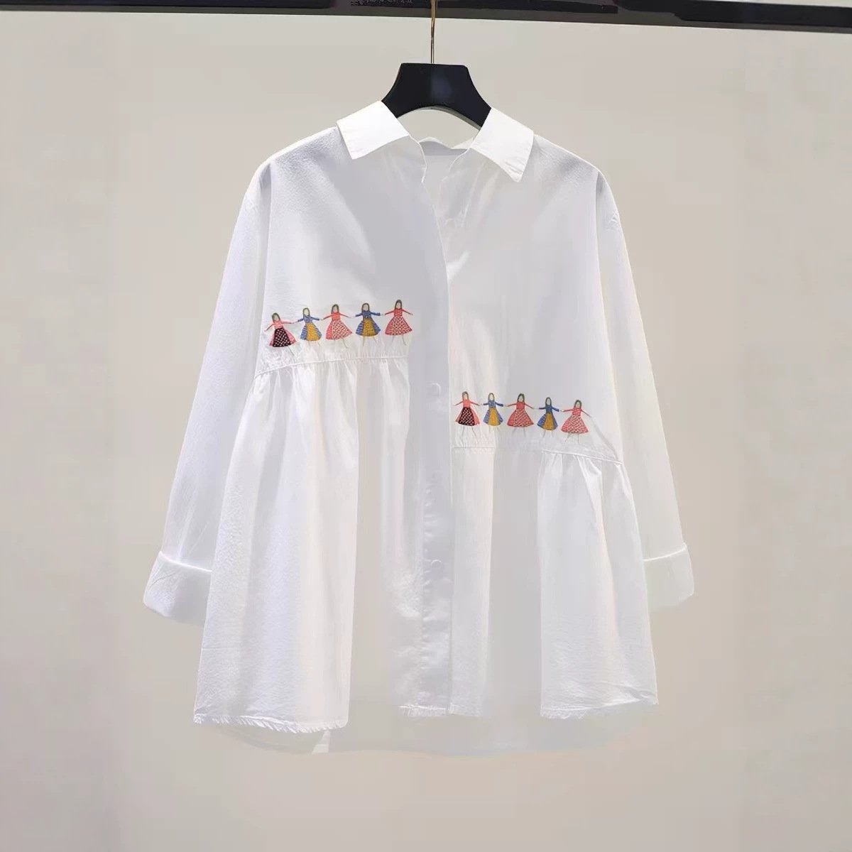 シャツ トップス 長袖 ボーダー ストライプ ゆったり 秋冬 秋 カジュアル 体型カバー 前開き ミニ 冬 刺繍 襟付き フェミニン ベーシック レギュラー ボタン ポリエステル
