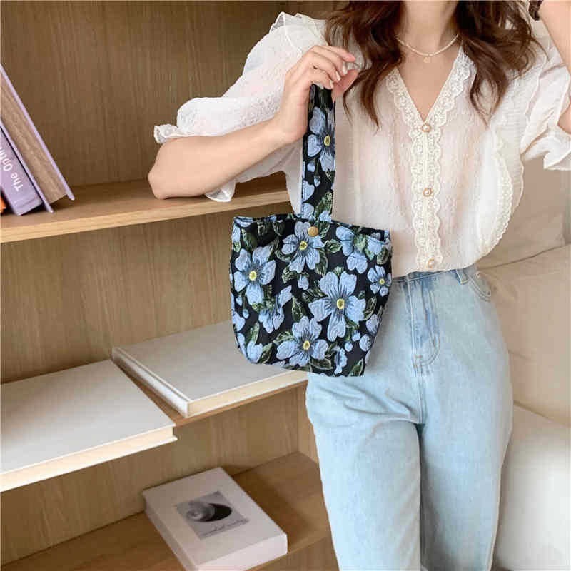 バッグ ポーチ 花柄 フラワー フラワープリント 大人可愛い 華やか ハンドバッグ トート 手持ち ミニバッグ ミニ コンパクトウォレット かわいい 大人可愛い シンプル カジュアル お洒落 レトロ こなれ感 ラフ キュート ガーリー 主役級 存在感 抜け感 フェミニン 柄 デート お出かけ 旅行 お買い物 女子会 休日 普段使い 双子 韓国 コーデ スタイル 春 夏 秋 冬 シーズンレス 小さめ 小さい バゲットバッグ ブルーポーチ ブラックポーチ
