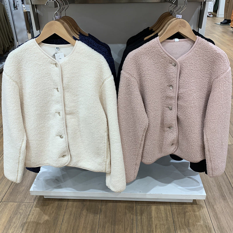 レディース ジャケット アウター 上着 前開き ミドル丈 長袖 ラウンドネック ノーカラー ストレート Iライン ポケット 前開き ボタン ボア 大人可愛い きれいめ シンプル カジュアル おしゃれ こなれ感 個性的 主役級 存在感 抜け感 都会的 ベーシック 無地 秋 冬 ロングシーズン ママ 通勤 デート お出かけ 旅行 女子会 重ね着 韓国 オルチャン 体型カバー 普段使い 着回し レイヤード トレンド インスタ映え お食事会 S M L XL ゆったり ゆる 黒 グレー