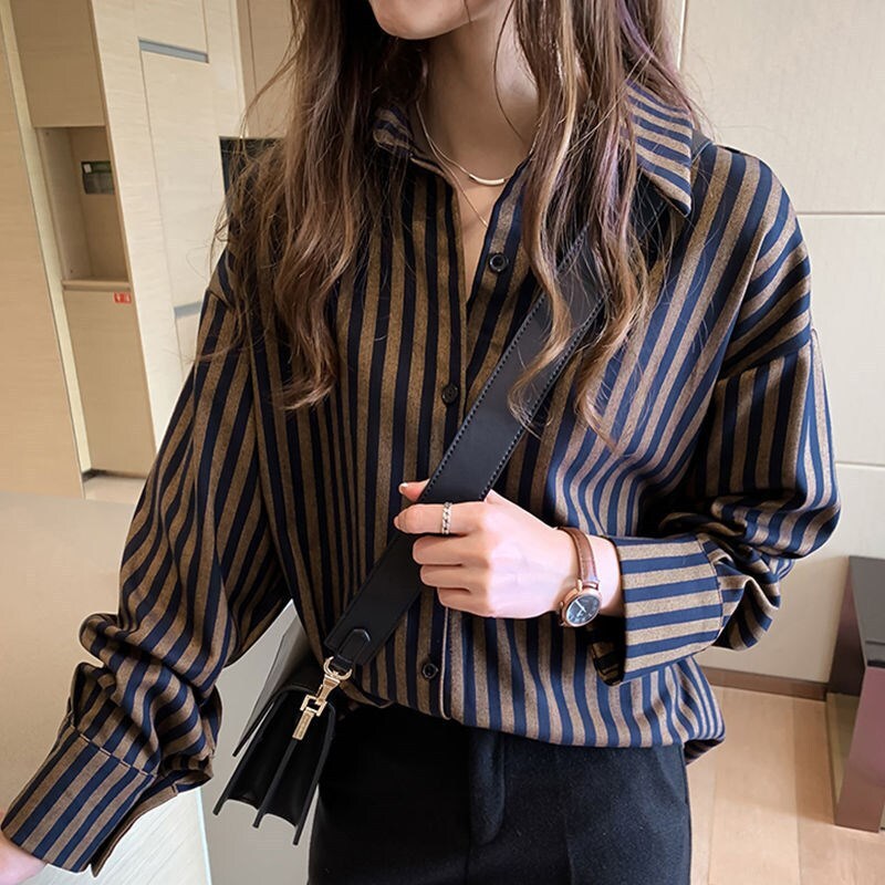 レディース トップス シャツ ブラウス 羽織 前開き 長袖 2way 大人可愛い シンプル カジュアル こなれ感 ラフ ストライプ 春 秋 授業参観 ママ ビジネス OL 通勤 デート お出かけ お泊まり アウトドア キャンプ イベント リゾート 旅行 レストラン ビーチ 公園 女子会 休日 バカンス 高原 ショッピング コンサート ライブ お花見 合コン コンパ カフェ 婚活 フェス ランチ コーデ 楽ちん 普段使い 着回し 清楚 トレンド 流行 定番 お食事会 L XL 2XL グレー カーキ