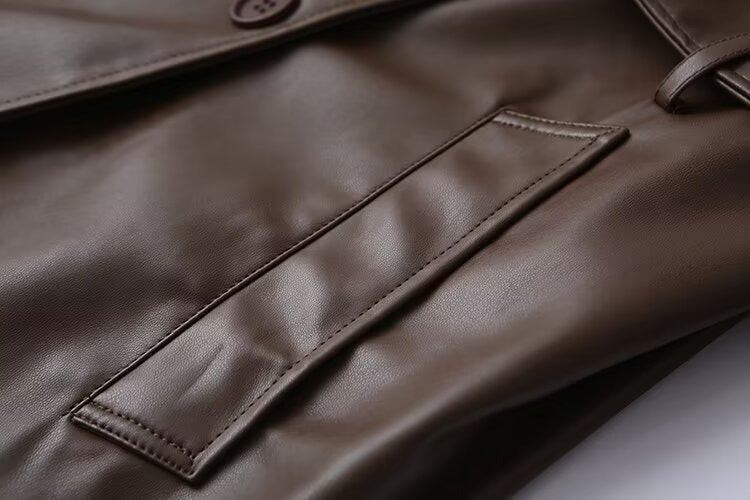レディース コート ロングコート 合皮 フェイクレザー トレンチコート トレンチコート風 ウエストベルト付き シンプル 大人カジュアル ロング 長袖 Vネック ベルト ウエストマーク スリット バックスリット ポケット 前開き ボタン 大人可愛い きれいめ シンプル カジュアル モード 上品 おしゃれ かっこいい クール 主役級 存在感 シック 無地 お出かけ 休日 重ね着 体型カバー 脚長 普段使い レイヤード スタイリッシュ スタイルアップ XS S M L レッド コーヒーブラウン ブラック