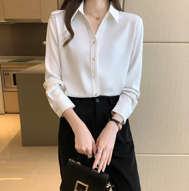 レディース トップス シャツ ブラウス 長袖 Vネック 襟付き 角襟 スキッパー フェミニン 前開き ボタン コンサバ 大人可愛い きれいめ シンプル 上品 おしゃれ エレガント 都会的 無地 春 秋 授業参観 ママ オフィス ビジネス OL 通勤 学生 学校 通学 デート お出かけ 旅行 レストラン 女子会 休日 ホテル ショッピング カフェ 重ね着 普段使い 着回し S M L XL 2XL 大きいサイズ ゆったり 白 ホワイト 黒 ブラック 茶色 ブラウン ベーシックカラー