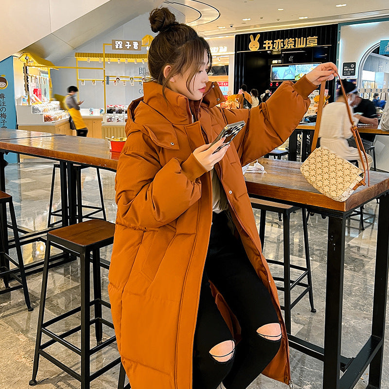 レディース コート ダウン アウター 上着 前開き ロングコート ダウンコート ロング 長袖 スタンドカラー フード ストレート ふっくら ファスナー ポケット ボタン 厚手 中綿 大人可愛い シンプル カジュアル おしゃれ こなれ感 ルーズ 無地 冬 ママ 10代 20代 30代 40代 通勤 通学 お出かけ アウトドア キャンプ 旅行 公園 休日 高原 ショッピング 韓国 コーデ 暖かい 防寒 トレンド 流行 M L XL 2XL 3XL 黒 ブラック ブラウン オフホワイト カーキ オレンジ ブルー