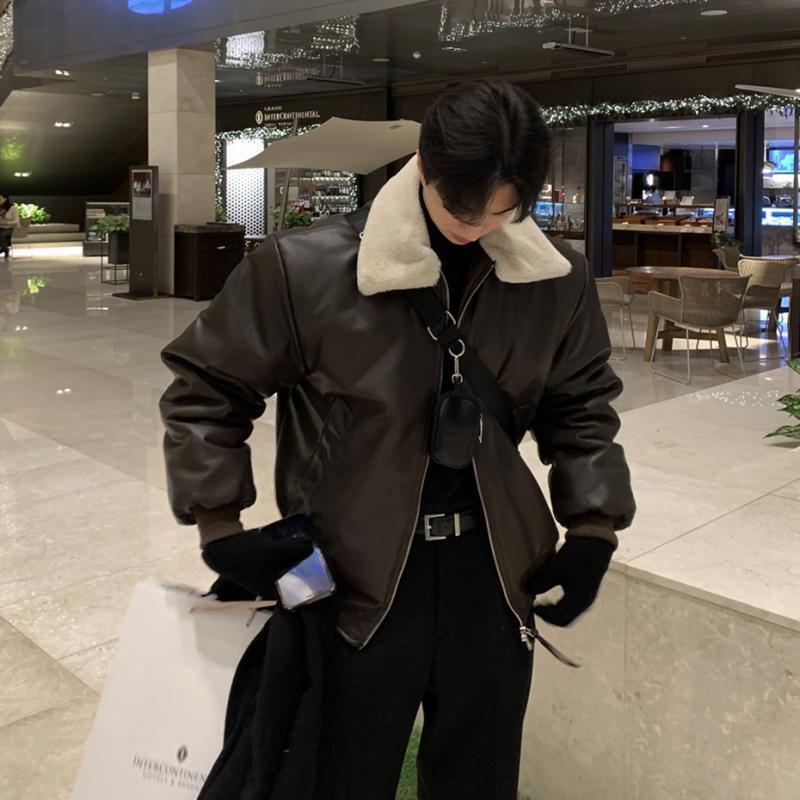 メンズ ジャケット アウター 上着 前開き ショート 長袖 Vネック 襟付き ワイド ファスナー ポケット 前開き レザー フェイクレザー 厚手 シンプル カジュアル おしゃれ かっこいい こなれ感 ラフ メンズライク ボーイッシュ 個性的 主役級 存在感 抜け感 無地 秋 冬 ロングシーズン ペア 男女兼用 ユニセックス デート お出かけ 旅行 女子会 韓国 オルチャン 楽ちん 暖かい 体型カバー 普段使い 着回し トレンド 流行 インスタ映え M L XL 2XL 大きいサイズ 黒 ブラック ブラウン