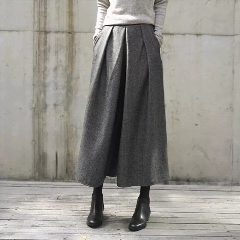 スカンツ レディース パンツ ボトムス ロングパンツ ワイドパンツ 膝下 ミモレ ロング ワイド Aライン 裾ワイド フェミニン タック ポケット ハイウエスト ウエストゴム きれいめ シンプル カジュアル 上品 おしゃれ こなれ感 ベーシック ナチュラル シック 無地 秋 冬 ママ 通勤 学生 学校 通学 デート お出かけ 旅行 公園 女子会 休日 ショッピング カフェ お家時間 コーデ 楽ちん 体型カバー 普段使い 着回し XL 2XL 3XL 4XL 5XL 大きいサイズ 黒 茶色 ダークグレー