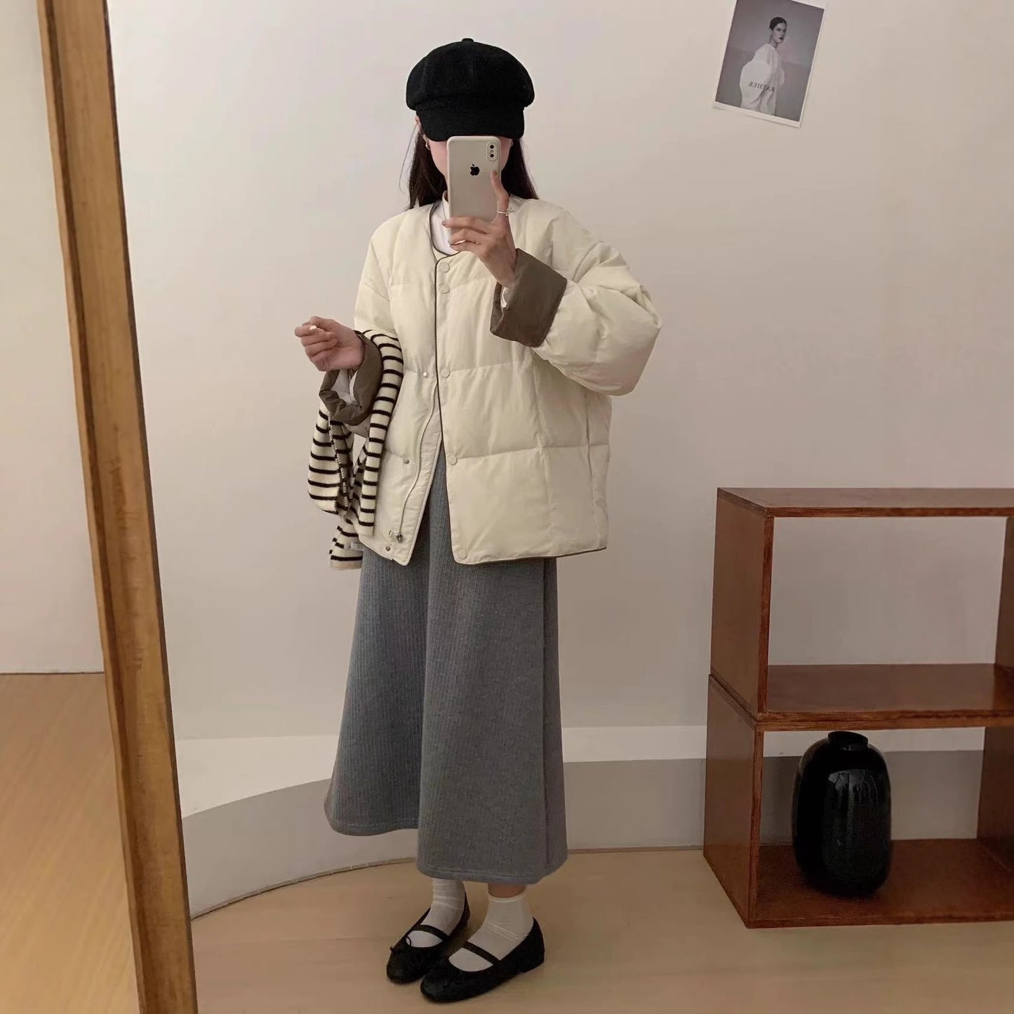 レディース ジャケット アウター 上着 ショート 長袖 ラウンドネック ハイネック 襟なし ノーカラー ワイド 前開き ボタン 大人可愛い きれいめ シンプル カジュアル おしゃれ こなれ感 個性的 主役級 存在感 抜け感 都会的 チェック 格子柄 秋 冬 ロングシーズン ママ 通勤 通学 デート お出かけ 旅行 レストラン 女子会 合コン 楽ちん 暖かい 防寒 体型カバー 普段使い 着回し 流行 インスタ映え 定番 S M L XL 白 ホワイト 黒 ブラック グレー