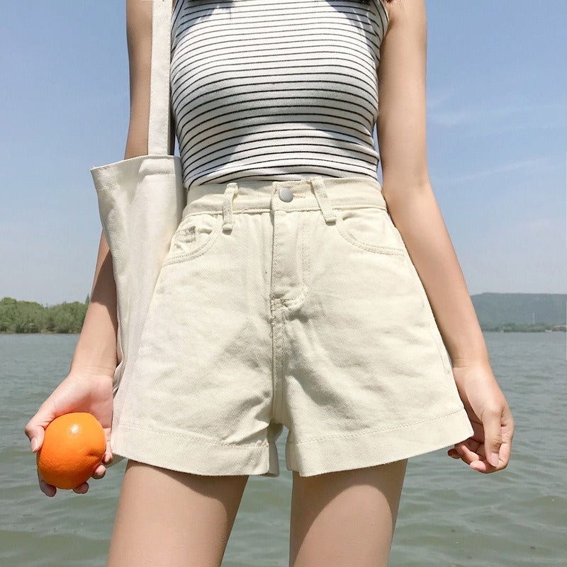 レディース パンツ ボトムス ショートパンツ ワイドパンツ ショート 膝上 スマート フェミニン ポケット ハイウエスト ボタン アメカジ かわいい 大人可愛い きれいめ シンプル カジュアル 上品 おしゃれ こなれ感 ボーイッシュ 抜け感 ベーシック 無地 春 夏 お出かけ お泊まり アウトドア キャンプ リゾート 海 ビーチ 公園 休日 バカンス 高原 ガーデン ショッピング 美脚 脚長 普段使い 着回し 定番 S M L XL 2XL 大きいサイズ 白 ホワイト 黒 ブラック オフホワイト