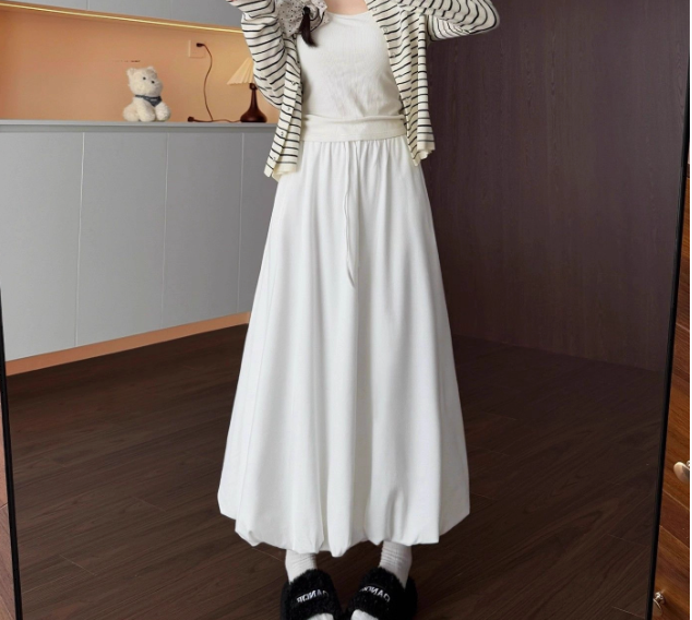 レディース スカート ロングスカート ロング 丈長 かわいい 大人可愛い きれいめ シンプル カジュアル 上品 おしゃれ ラブリー キュート 無地 オールシーズン 誕生日 母の日 ママ デート お出かけ アウトドア キャンプ イベント リゾート 旅行 海 レストラン 女子会 休日 バカンス 高原 ホテル ガーデン ショッピング コンサート ライブ お花見 合コン 婚活 モノトーン ランチ お家時間 コーデ 楽ちん 体型カバー 着回し モテ 清楚 定番 S M L XL 白 黒 グレー ダークグレー