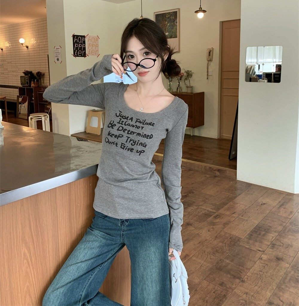 レディース トップス ロンT シャツ カットソー インナー 長袖 萌袖 Uネック ラウンドネック タイト スリム 細身 ストリート 伸縮性 アメカジ シンプル カジュアル おしゃれ こなれ感 ラフ 抜け感 無地 ロゴ 英字 春 夏 秋 冬 学生 通学 お出かけ イベント 公園 休日 ショッピング ライブ フェス モノトーン 韓国 オルチャン コーデ 楽ちん 普段使い 着回し 定番 S M L XL グレー ベーシックカラー 大人カラー