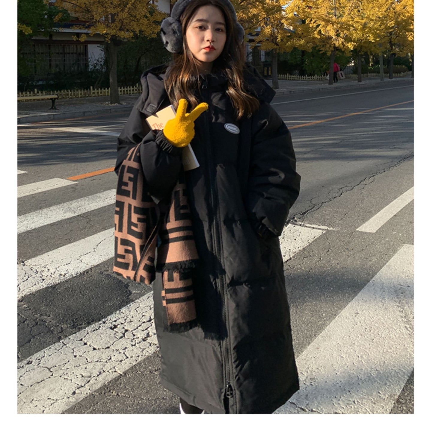レディース ダウン アウター 上着 羽織 ロング 長袖 ハイネック フード ストレート Iライン ファスナー ポケット 前開き 大人可愛い シンプル おしゃれ 個性的 主役級 存在感 無地 秋 冬 ロングシーズン ママ オフィス ビジネス OL 通勤 デート お出かけ 旅行 公園 合コン 重ね着 韓国 オルチャン 暖かい 防寒 体型カバー 美脚 脚長 普段使い 着回し レイヤード モテ 清楚 トレンド 流行 インスタ映え S M L XL 大きいサイズ 白 ホワイト 黒 ブラック