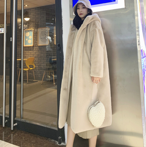 レディース コート アウター 上着 ファー ロングコート 膝下 ミモレ ロング 長袖 ハイネック 襟なし Iライン ふわふわ ポケット 前開き ボタン 大人可愛い きれいめ シンプル カジュアル 上品 エレガント 主役級 無地 秋 冬 通勤 デート お出かけ パーティー イベント 女子会 休日 ショッピング カフェ 暖かい 防寒 普段使い XS S M L XL 2XL 小さいサイズ 大きいサイズ 黒 ブラック グレー 黄色 イエロー ベージュ ピンク ブルー 深緑 緑 グリーン キャメル