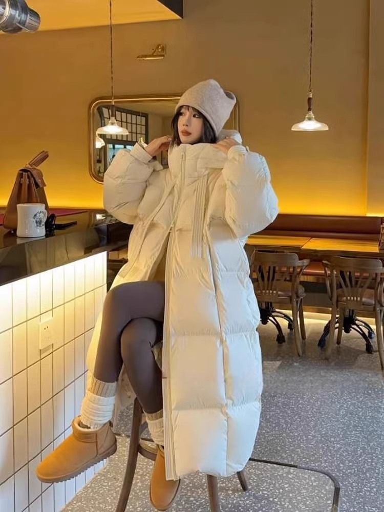 レディース コート ダウン アウター 上着 ロングコート ダウンコート ロング 長袖 ハイネック フード ストレート Iライン ポケット 前開き 大人可愛い きれいめ シンプル カジュアル おしゃれ こなれ感 個性的 主役級 存在感 抜け感 都会的 無地 秋 冬 入学式 ロングシーズン ママ オフィス ビジネス 通勤 通学 デート お出かけ 旅行 レストラン 女子会 合コン 楽ちん 暖かい 防寒 体型カバー 普段使い 着回し 流行 インスタ映え 定番 M L XL 大きいサイズ 白 ホワイト 黒 ブラック