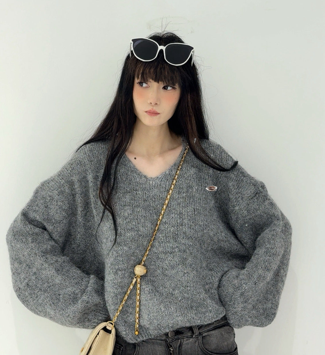 レディース トップス ニット セーター プルオーバー ミドル丈 長袖 ドロップショルダー Vネック ワイド 大人可愛い シンプル カジュアル おしゃれ かっこいい こなれ感 個性的 主役級 存在感 抜け感 ヴィンテージ 都会的 ベーシック 無地 秋 冬 ロングシーズン ママ オフィス ビジネス 通勤 デート お出かけ アウトドア 旅行 女子会 重ね着 韓国 オルチャン 楽ちん 暖かい 体型カバー 普段使い 着回し モテ トレンド 流行 インスタ映え ゆったり フリーサイズ レッド 春カラー