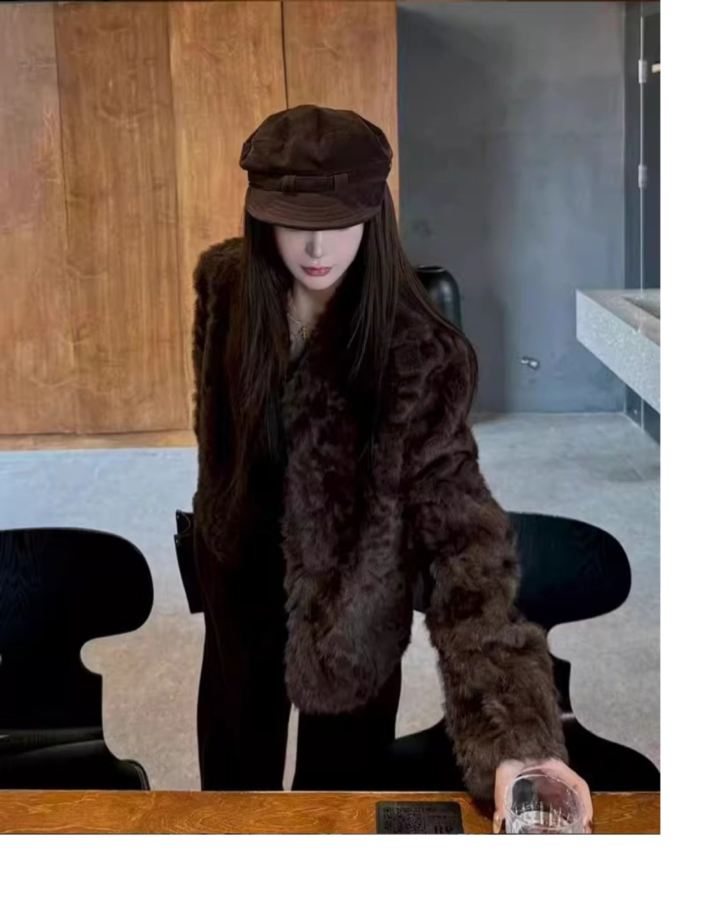 レディース ジャケット アウター 上着 前開き ショート 長袖 Vネック ワイド ストレート もこもこ ふわふわ ボタン ファー フェイクファー 厚手 大人可愛い きれいめ シンプル おしゃれ こなれ感 個性的 クール 主役級 存在感 抜け感 都会的 無地 秋 冬 ロングシーズン ママ 通勤 デート お出かけ 旅行 女子会 ホテル 合コン 韓国 オルチャン 楽ちん 暖かい 防寒 体型カバー 普段使い 着回し モテ トレンド 流行 インスタ映え 定番 S M L クリーム