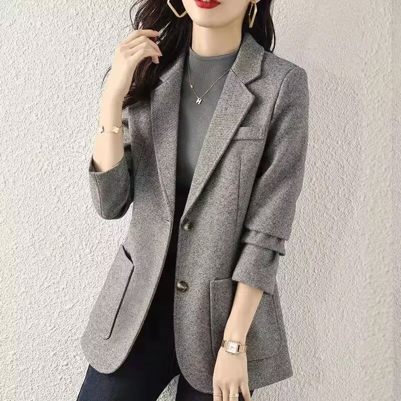 レディース トップス ジャケット 羽織 前開き テーラードジャケット ロング 長袖 Vネック 襟付き スリム ストレート Iライン 2way ボタン きれいめ 上品 おしゃれ こなれ感 個性的 クール エレガント 主役級 存在感 無地 秋 冬 謝恩会 ロングシーズン ママ オフィス ビジネス OL 通勤 デート お出かけ パーティー イベント 旅行 女子会 韓国 オルチャン 体型カバー 普段使い 着回し レイヤード インスタ映え S M L XL 2XL 3XL 大きいサイズ グレー