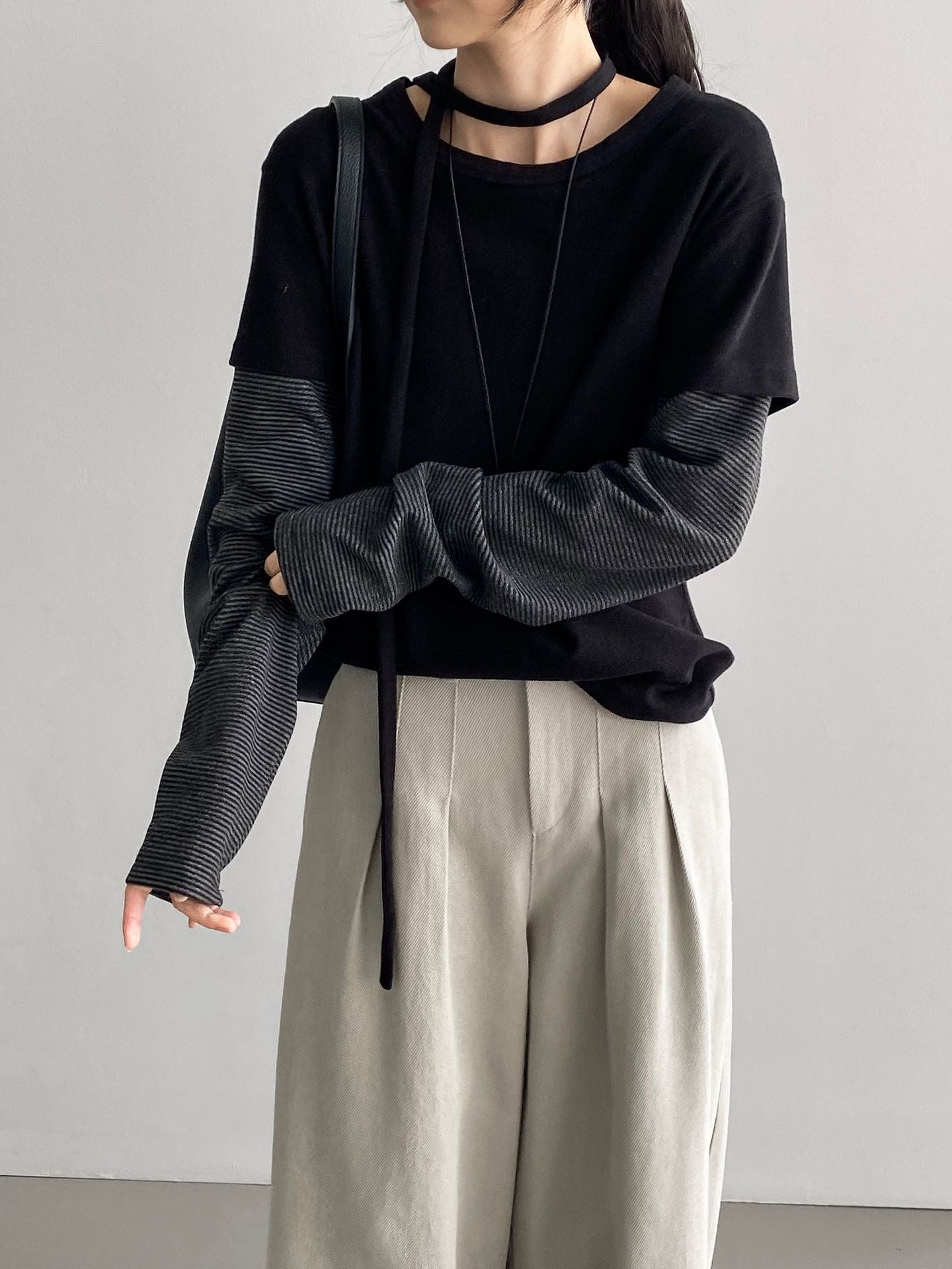レディース トップス ロンT Tシャツ ミドル丈 長袖 ドロップショルダー 萌袖 ラウンドネック 襟なし 切り替え ストリート 切り替えデザイン ドッキング シンプル カジュアル おしゃれ かっこいい こなれ感 ラフ メンズライク ボーイッシュ クール 抜け感 ベーシック 無地 ボーダー 春 秋 ママ 学生 学校 通学 お出かけ アウトドア 旅行 公園 女子会 休日 ショッピング ライブ モノトーン ランチ お家時間 韓国 オルチャン コーデ 普段使い 着回し ゆったり フリーサイズ 黒 ブラック