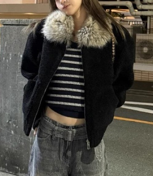 レディース コート アウター 上着 羽織 前開き ミディアム ショート 長袖 ドロップショルダー 襟付き オーバーサイズ ファスナー ポケット フェイクファー かわいい 大人可愛い シンプル カジュアル おしゃれ レトロ こなれ感 ラフ スポーティー ガーリー 存在感 ベーシック ワイルド 無地 秋 冬 ママ 通勤 学生 デート お出かけ お泊まり アウトドア イベント 旅行 公園 女子会 休日 ショッピング カフェ ランチ 韓国 モテS M L ゆったり ゆる ブラック ベーシックカラー 大人カラー
