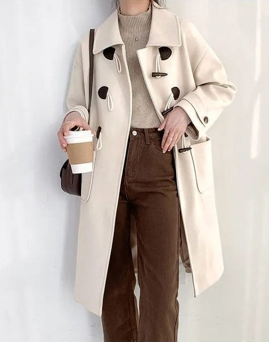 アウターコート ロングコート ダッフルコート 長袖 襟付き 前開き タッセル ポケット ロング丈 かわいい 可愛い 大人可愛い きれいめ シンプル レトロ おしゃれ かっこいい カジュアル こなれ感 個性的 主役級 魅力的 存在感 抜け感 秋 冬 ベーシック ナチュラル キュート 無地 女性用 レディース ママ OL 通勤 学生 通学 デート お出かけ 旅行 休日 ランチ ディナー カフェ ショッピング イベント 普段使い デイリー 着回し S M L XL 定番アイテム モテ 暖かい 高見え 高級感