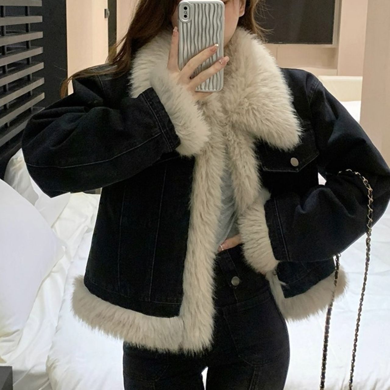 レディース コート ムートンコート フェミニン 大人可愛い きれいめ カジュアル おしゃれ かっこいい レトロ こなれ感 エレガント とろみ感 抜け感 キュート 都会的 ラグジュアリー 春 秋 オフィス OL 通勤 学生 通学 デート お出かけ 旅行 レストラン 公園 女子会 休日 ホテル ショッピング カフェ ランチ 重ね着 韓国 オルチャン コーデ 楽ちん 暖かい 防寒 プチプラ 普段使い 着回し モテ トレンド 流行 インスタ映え 定番 S M L XL 黒 ブラック 茶色 ブラウン 大人カラー