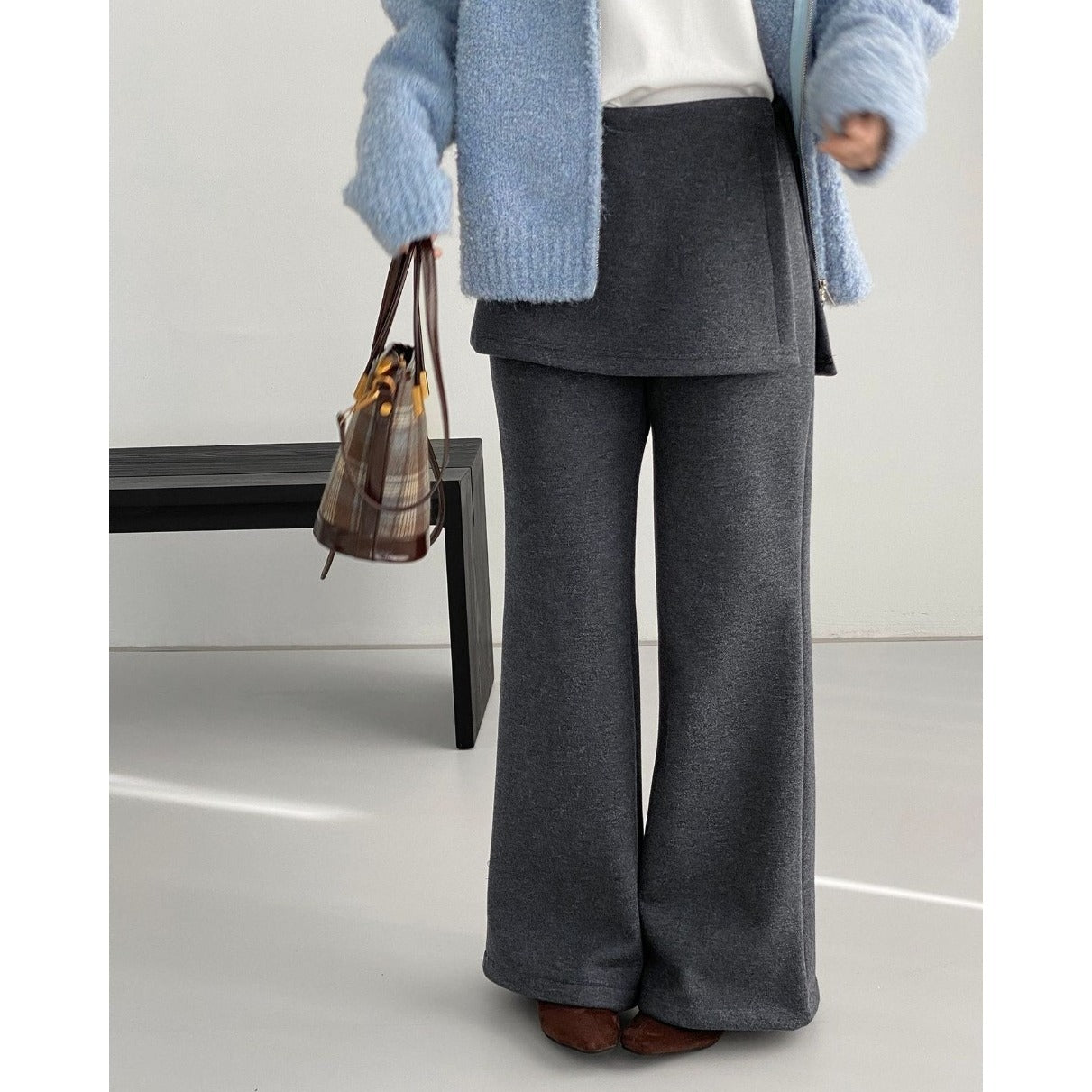 スカートレイヤード レディース パンツ ボトムス ロングパンツ ワイドパンツ フレア 切り替え ドッキング ハイウエスト 裏起毛 きれいめ シンプル カジュアル おしゃれ こなれ感 ラフ 抜け感 無地 秋 冬 ママ デート お出かけ アウトドア イベント 旅行 女子会 休日 ショッピング ライブ カフェ モノトーン 防寒 体型カバー 脚長 普段使い 着回し S M L 黒 ブラック ダークグレー グレー ベーシックカラー 大人カラー