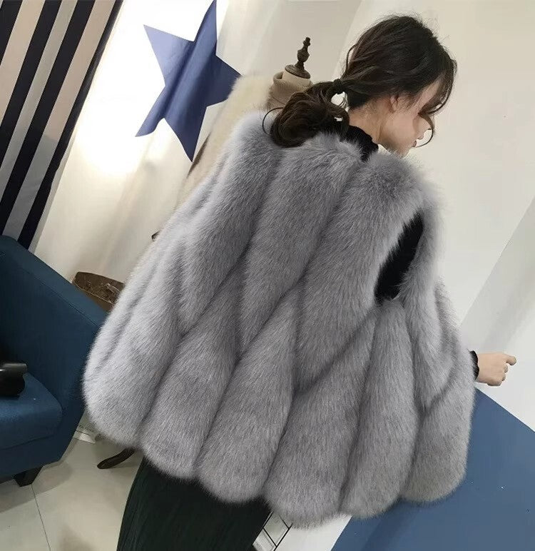 レディース ベスト 羽織 前開き 丈長 ミドル丈 袖なし ノースリーブ Vネック Iライン フェイクファー 大人可愛い きれいめ シンプル 上品 おしゃれ こなれ感 エレガント 主役級 存在感 都会的 ナチュラル 無地 秋 冬 ママ 通勤 学生 学校 通学 デート お出かけ パーティー イベント 旅行 レストラン 女子会 休日 ホテル ショッピング カフェ モノトーン 普段使い 着回し S M L XL 2XL 大きいサイズ ホワイト グレー ベーシックカラー 大人カラー