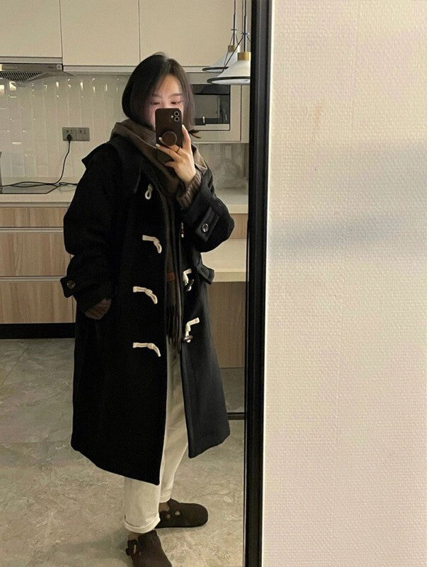 レディース コート ダッフルコート ロングダッフルコート ロング 長袖 ポケット 前開き かわいい 大人可愛い シンプル カジュアル おしゃれ こなれ感 ラフ 主役級 存在感 抜け感 キュート カレッジ風 学生風 ベーシック ナチュラル 清潔感 無地 秋 冬 デート お出かけ 女子会 休日 ショッピング カフェ 重ね着 暖かい 防寒 体型カバー 普段使い 着回し レイヤード 定番 スタイルアップ S M L XL ゆったり ゆる 黒 ブラック