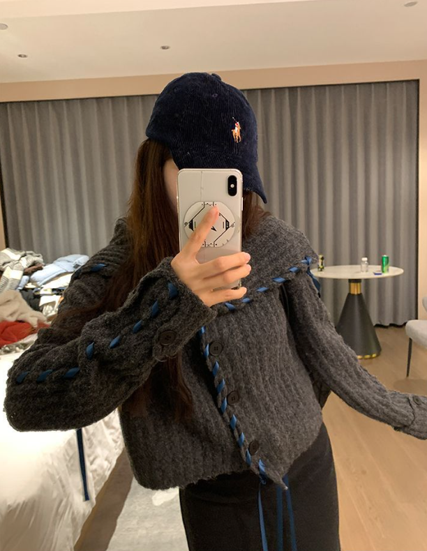 レディース トップス ニット カーディガン 前開き 長袖 萌袖 Vネック 襟付き フェミニン リボン 前開き レースアップ かわいい 大人可愛い きれいめ シンプル カジュアル おしゃれ レトロ こなれ感 ガーリー 主役級 存在感 キュート 無地 秋 冬 デート お出かけ イベント 旅行 公園 女子会 休日 韓国 オルチャン 暖かい 普段使い 着回し モテ 清楚 フリーサイズ グレー ダークグレー アプリコット