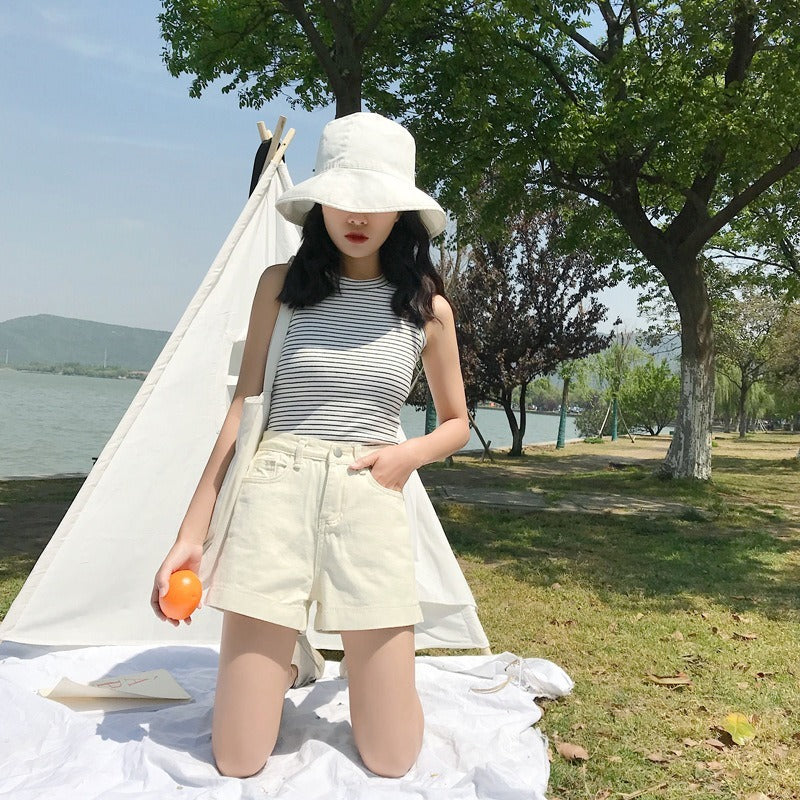 レディース パンツ ボトムス ショートパンツ ワイドパンツ ショート 膝上 スマート フェミニン ポケット ハイウエスト ボタン アメカジ かわいい 大人可愛い きれいめ シンプル カジュアル 上品 おしゃれ こなれ感 ボーイッシュ 抜け感 ベーシック 無地 春 夏 お出かけ お泊まり アウトドア キャンプ リゾート 海 ビーチ 公園 休日 バカンス 高原 ガーデン ショッピング 美脚 脚長 普段使い 着回し 定番 S M L XL 2XL 大きいサイズ 白 ホワイト 黒 ブラック オフホワイト