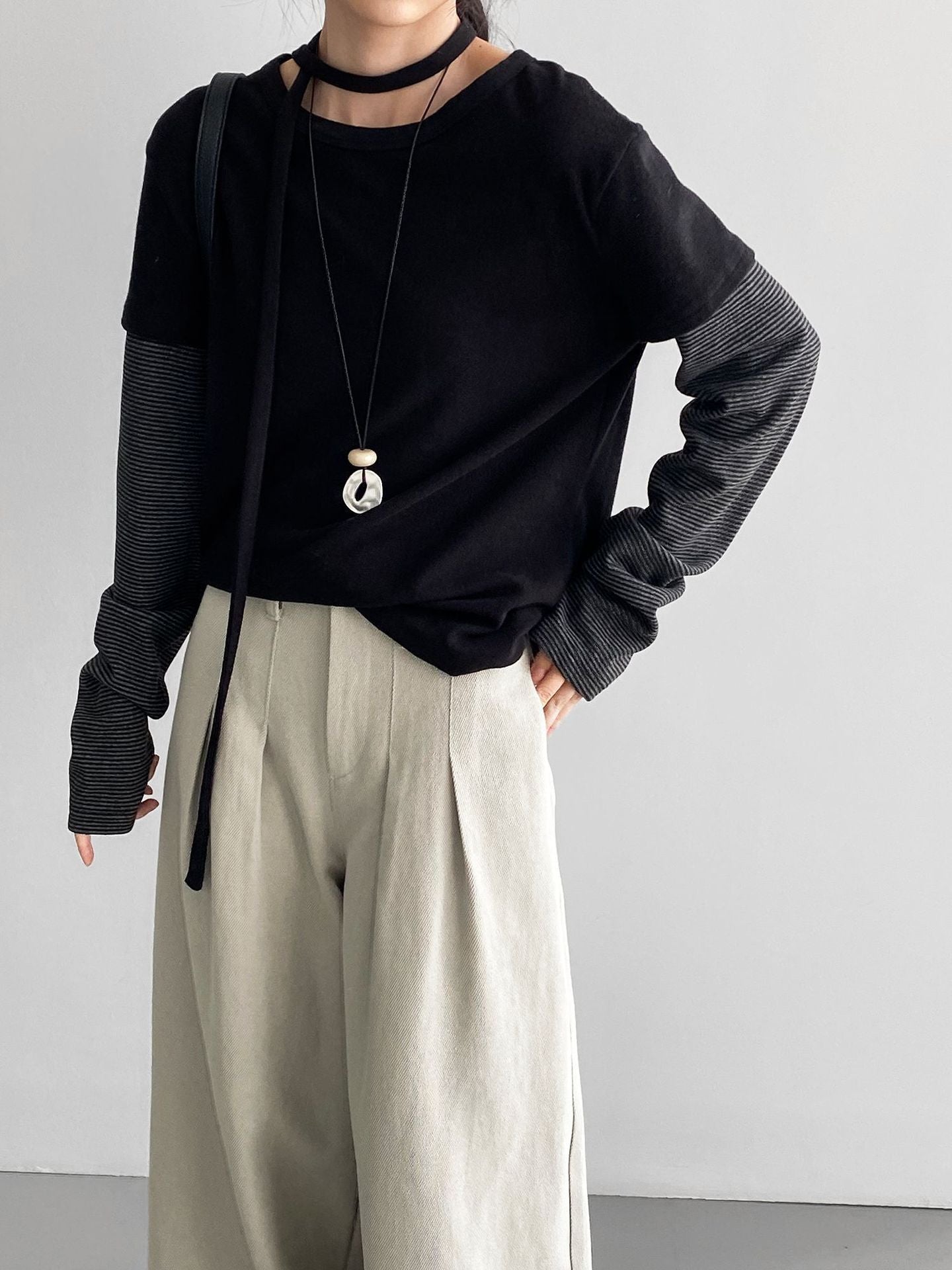 レディース トップス ロンT Tシャツ ミドル丈 長袖 ドロップショルダー 萌袖 ラウンドネック 襟なし 切り替え ストリート 切り替えデザイン ドッキング シンプル カジュアル おしゃれ かっこいい こなれ感 ラフ メンズライク ボーイッシュ クール 抜け感 ベーシック 無地 ボーダー 春 秋 ママ 学生 学校 通学 お出かけ アウトドア 旅行 公園 女子会 休日 ショッピング ライブ モノトーン ランチ お家時間 韓国 オルチャン コーデ 普段使い 着回し ゆったり フリーサイズ 黒 ブラック