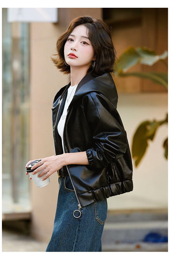 レディース トップス ジャケット 羽織 前開き レザージャケット ショート 長袖 フード スリム ストレート Iライン ファスナー ポケット 2way レザー フェイクレザー きれいめ 上品 おしゃれ こなれ感 個性的 クール エレガント 主役級 存在感 無地 春 秋 謝恩会 ロングシーズン ママ 通勤 デート お出かけ パーティー イベント 旅行 女子会 韓国 オルチャン 体型カバー 普段使い レイヤード インスタ映え M L XL 2XL 3XL 4XL 大きいサイズ 黒 ブラック 茶色 ブラウン