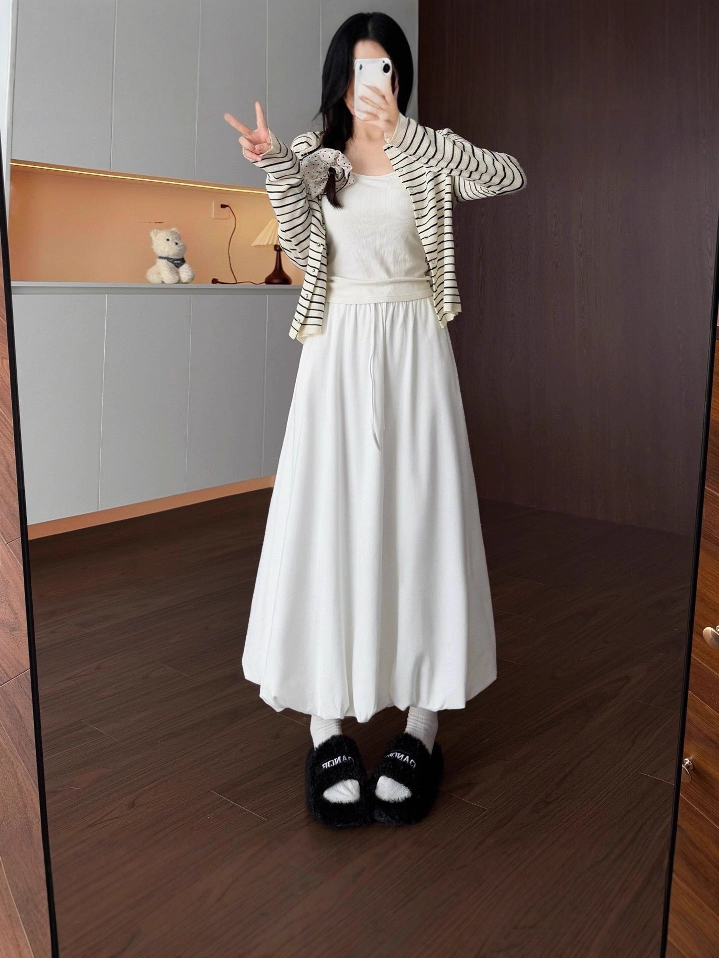 レディース スカート ロングスカート ロング 丈長 かわいい 大人可愛い きれいめ シンプル カジュアル 上品 おしゃれ ラブリー キュート 無地 オールシーズン 誕生日 母の日 ママ デート お出かけ アウトドア キャンプ イベント リゾート 旅行 海 レストラン 女子会 休日 バカンス 高原 ホテル ガーデン ショッピング コンサート ライブ お花見 合コン 婚活 モノトーン ランチ お家時間 コーデ 楽ちん 体型カバー 着回し モテ 清楚 定番 S M L XL 白 黒 グレー ダークグレー