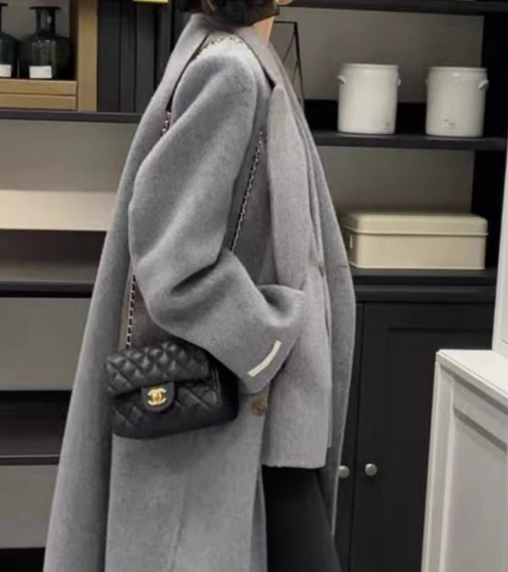 レディース コート アウター 上着 ロングコート ダブルボタン ロング 長袖 Vネック Iライン かわいい 大人可愛い きれいめ シンプル カジュアル 上品 おしゃれ こなれ感 モード系 主役級 存在感 抜け感 都会的 無地 秋 冬 通勤 デート お出かけ お泊まり パーティー イベント リゾート 旅行 レストラン 女子会 休日 バカンス ホテル ショッピング カフェ 暖かい 防寒 体型カバー 普段使い S M 白 ホワイト 黒 ブラック 茶色 ブラウン グレー